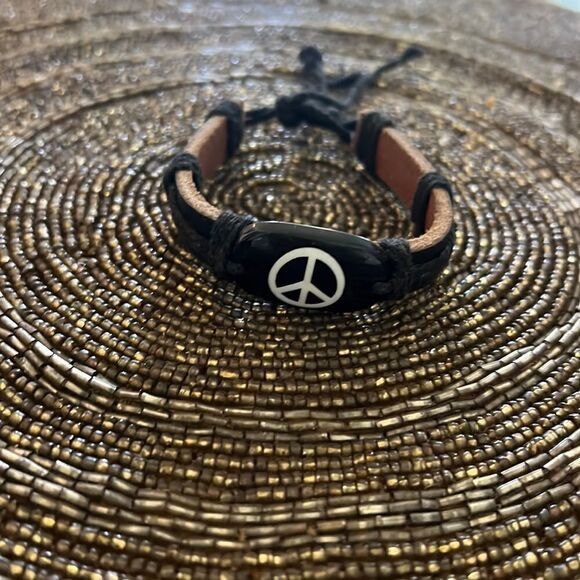 Peace Sign Black Leather Adjustable Peace Sign Pendant Bracelet - Picture 1 of 3